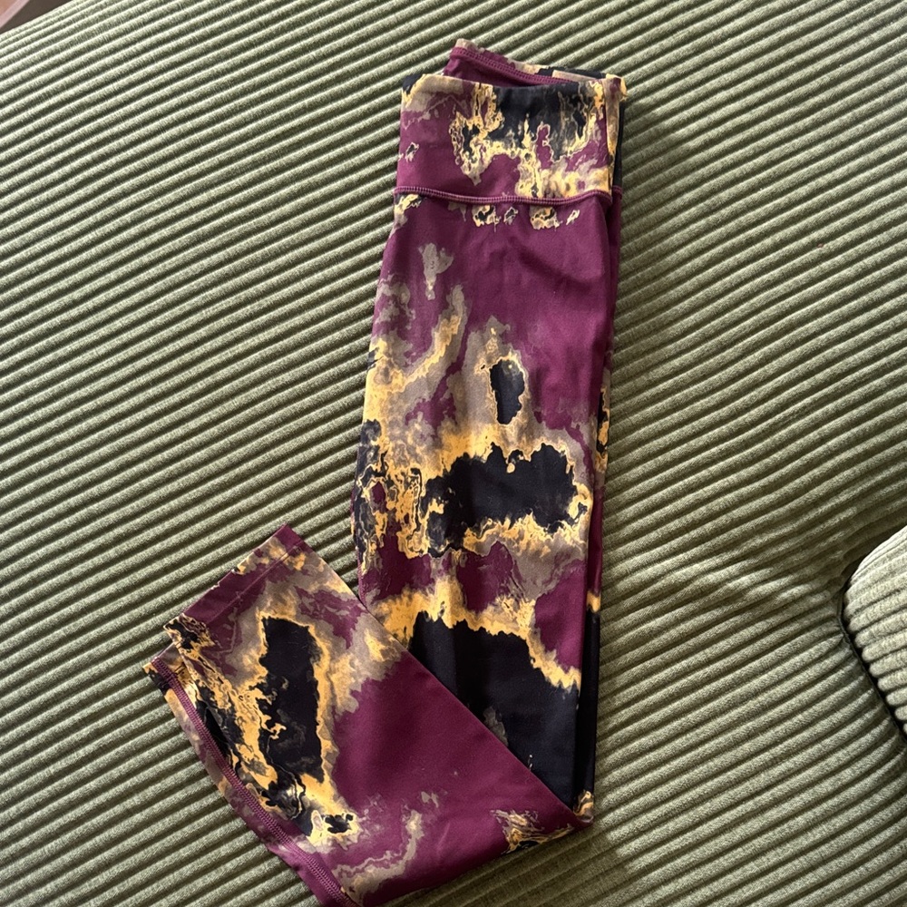 JoyLab Maroon and Gold Patterned Leggings